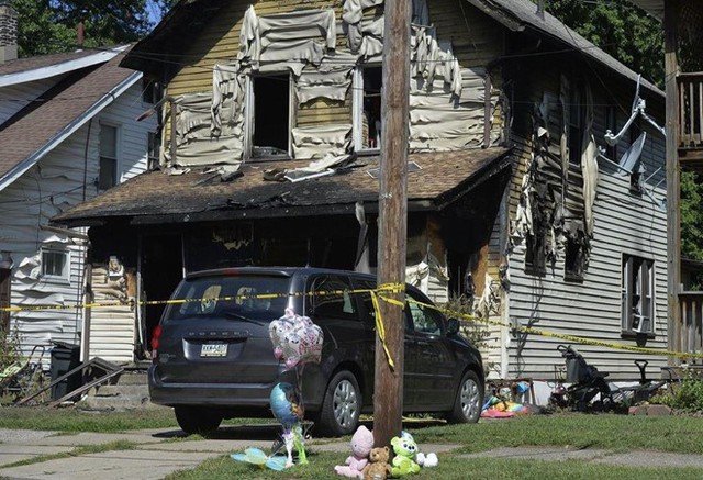 Bốn đứa bé của một gia đình chết cháy trong đêm ở Mỹ - Ảnh 1.