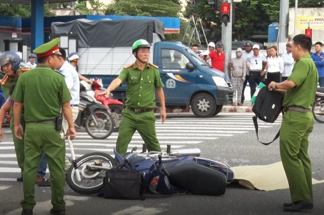 Bị ôtô tải cán qua người, cụ ông 74 tuổi tử vong - Ảnh 1.