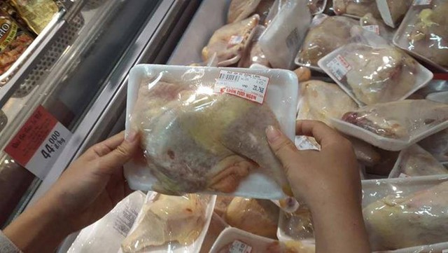 Vì sao gà Mỹ vào Việt Nam chỉ có giá 18.000 đồng/kg? - Ảnh 1.
