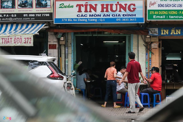 Quán bít tết mở cửa vài giờ là hết ở Sài Gòn - Ảnh 2.