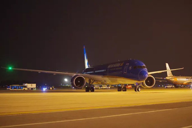 Cận cảnh siêu máy bay Boeing 787-10 lớn nhất Việt Nam đáp xuống Nội Bài - Ảnh 6.