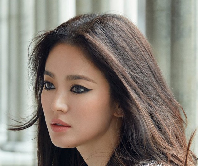 Song Hye Kyo mặc sexy hơn sau khi bỏ chồng - Ảnh 6.