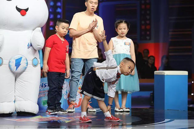 Khán giả phát cuồng với phần thi gây mệt mỏi nhất lịch sử Nhanh Như Chớp Nhí của cậu bé 5 tuổi - Ảnh 2.