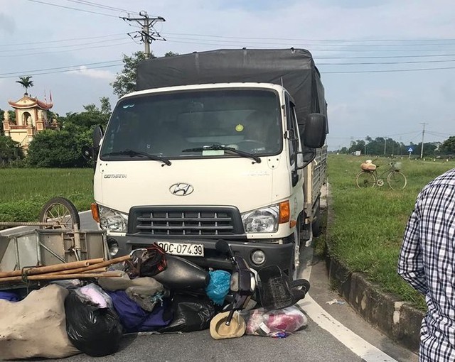 Hà Nam: Người phụ nữ bán quần áo tử vong say cú va chạm với xe tải - Ảnh 1.