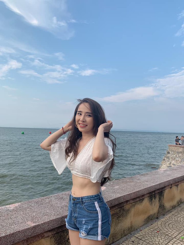 Quỳnh Nga khoe eo thon 55cm đánh bại Ngọc Trinh, bí quyết từng được chính chủ bật mí cách đây không lâu - Ảnh 2. Quỳnh Nga khoe eo thon 55cm đánh bại Ngọc Trinh, bí quyết từng được chính chủ bật mí cách đây không lâu - Ảnh 2.