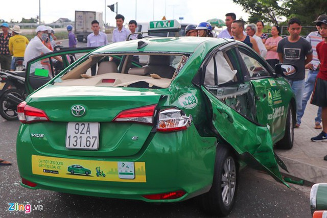 Ôtô tải tông taxi, một người tử vong - Ảnh 1.