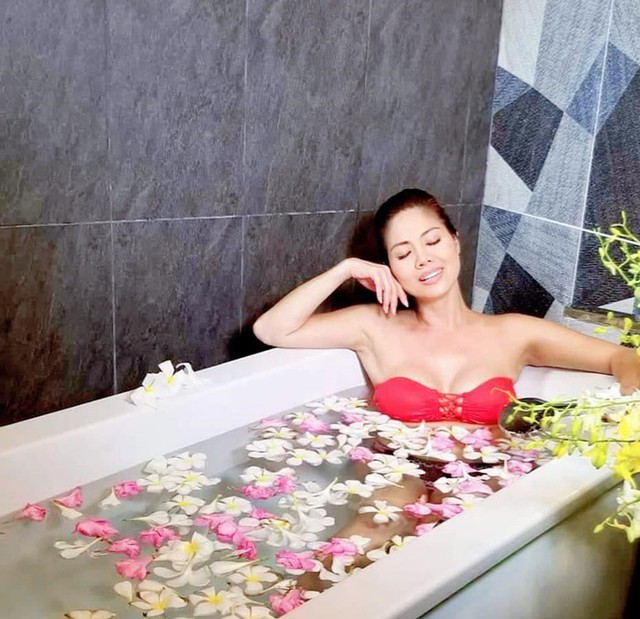 Nữ ca sĩ Việt 3 đời chồng khoe bikini nóng bỏng ở tuổi 46 - Ảnh 5.