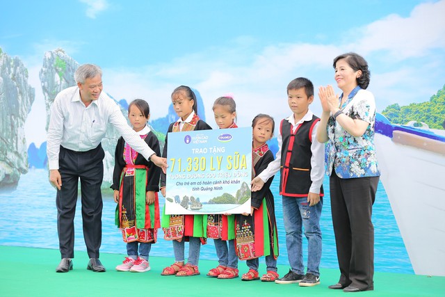 Lễ trao tặng Trường Tiểu học & THCS Đồng Sơn và Quỹ sữa Vươn cao Việt Vam trao tặng sữa cho trẻ em Tỉnh Quảng Ninh - Ảnh 3.