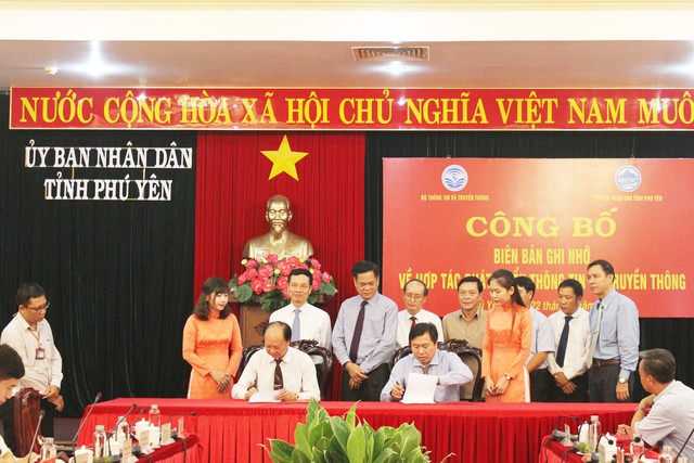Lienvietpostbank và tỉnh Phú Yên ký kết thỏa thuận hợp tác thúc đẩy thanh toán không dùng tiền mặt - Ảnh 1.