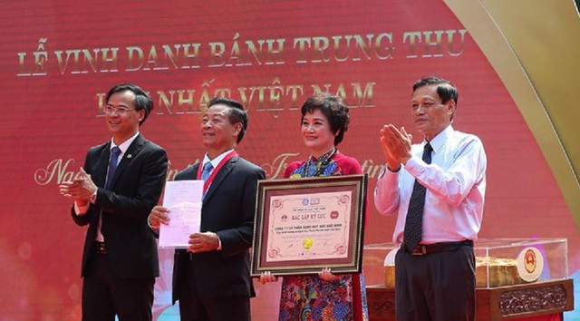 Cặp bánh trung thu kỷ lục Việt Nam nặng đến 3 tạ - Ảnh 6.