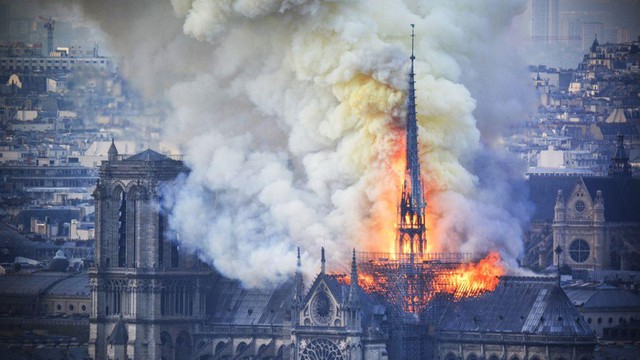 Nhà thờ Đức Bà Paris được than khóc, còn vụ cháy rừng Amazon bị thờ ơ - Ảnh 1.