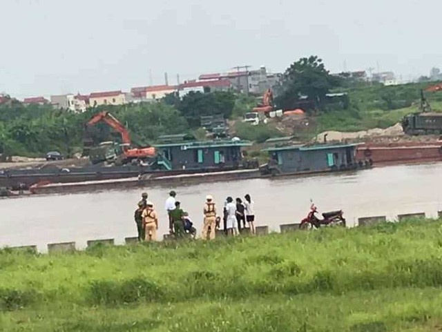 Bắc Ninh: Cô gái lên cầu Hồ để lại lời nhắn gọi vào số điện thoại rồi bất ngờ nhảy xuống sông tự tử - Ảnh 2.