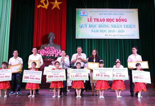 Văn Phú - Invest nuôi dưỡng ước mơ đến trường cho trẻ em nghèo Bến Tre - Ảnh 2.