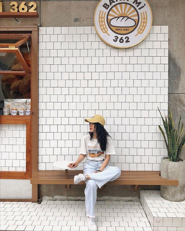 Tiệm bánh mì lên hình tựa Hàn Quốc hút giới trẻ ở TP.HCM - Ảnh 2.