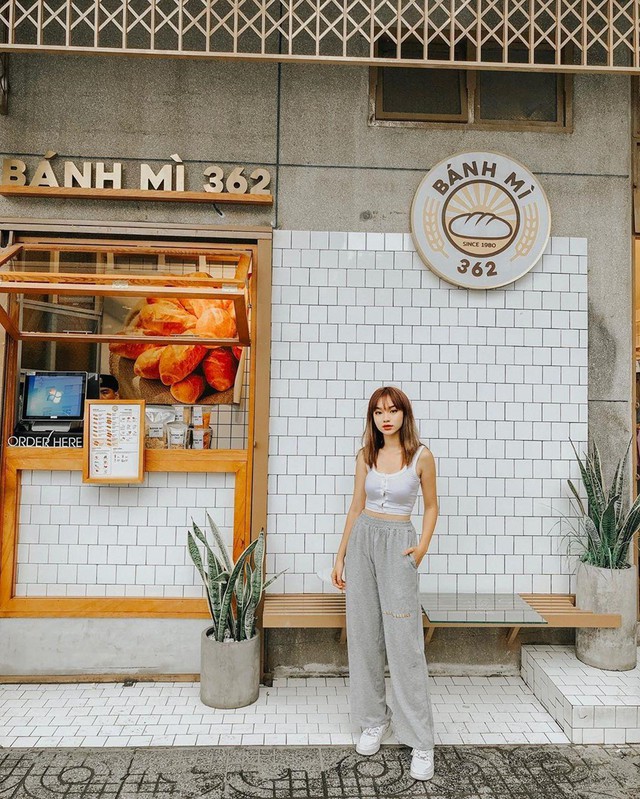Tiệm bánh mì lên hình tựa Hàn Quốc hút giới trẻ ở TP.HCM - Ảnh 3.