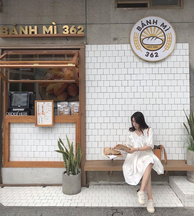 Tiệm bánh mì lên hình tựa Hàn Quốc hút giới trẻ ở TP.HCM - Ảnh 4.
