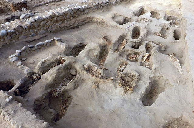 Phát hiện ngôi mộ tập thể chứa hài cốt 227 đứa trẻ, tiết lộ sự thật rùng rợn về nghi lễ hiến tế mê tín ngàn năm trước - Ảnh 3.