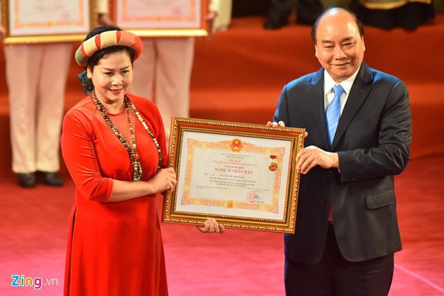 Nghệ sĩ 90 tuổi Trần Hạnh xúc động nhận danh hiệu NSND - Ảnh 5.