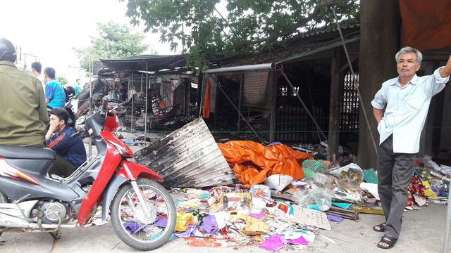 Cháy lớn ở chợ Voi (Hà Tĩnh), người dân hoảng loạn trong đêm - Ảnh 4.