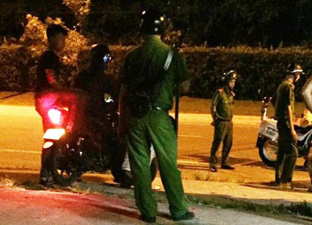 Cảnh sát nổ súng khống chế nhóm côn đồ ở Phú Quốc - Ảnh 1.