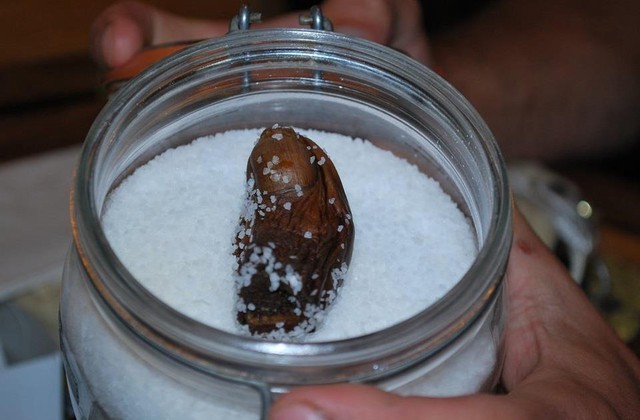 M&oacute;n cocktail c&oacute; ng&oacute;n ch&acirc;n người khiến du kh&aacute;ch buồn n&ocirc;n - Ảnh 6.