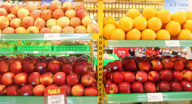 Tại sao bán trái cây nhập khẩu giá rẻ gần một nửa so với thị trường, BHX vẫn có lời? - Ảnh 1.