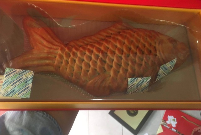 Bánh trung thu siêu to khổng lồ, nặng 4kg, cả nhà ăn không hết - Ảnh 3.