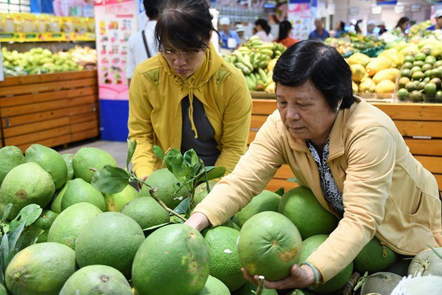 Ngày đầu nghỉ lễ 2/9: Siêu thị đông ngẹt, thực phẩm nhảy giá - Ảnh 4.