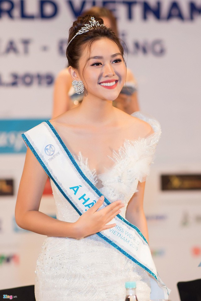 Hoa hậu Lương Thùy Linh và các á hậu rạng rỡ sau đêm đăng quang - Ảnh 5.
