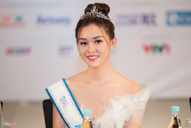Hoa hậu Lương Thùy Linh và các á hậu rạng rỡ sau đêm đăng quang - Ảnh 6.