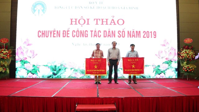 Tỷ số giới tính khi sinh ở Việt Nam năm 2019 ước tính là 114,1 bé trai/100 bé gái - Ảnh 4.