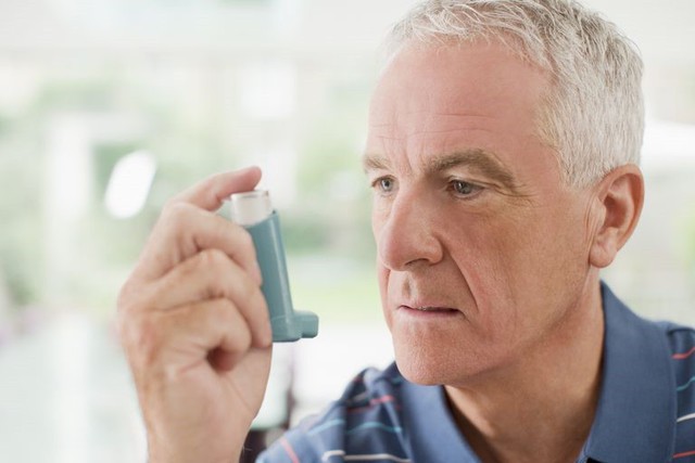 Những dấu hiệu nhận biết sớm bệnh phổi tắc nghẽn mãn tính (COPD) - Ảnh 2.
