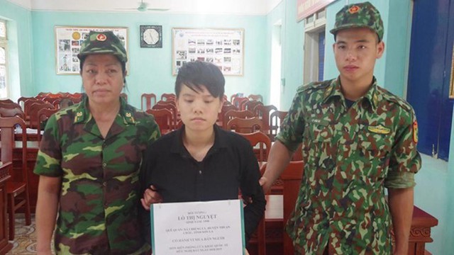 Cô gái bị bắt khi đang đưa bé trai 7 ngày tuổi sang Trung Quốc bán - Ảnh 1.