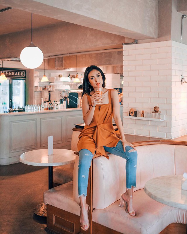 Ngo&agrave;i m&agrave;u v&agrave;ng, gam m&agrave;u cam đất cũng cực đẹp v&agrave; th&iacute;ch nhất l&agrave; l&ecirc;n đồ sống ảo kh&ocirc;ng ch&ecirc; v&agrave;o đ&acirc;u được - Ảnh 7.