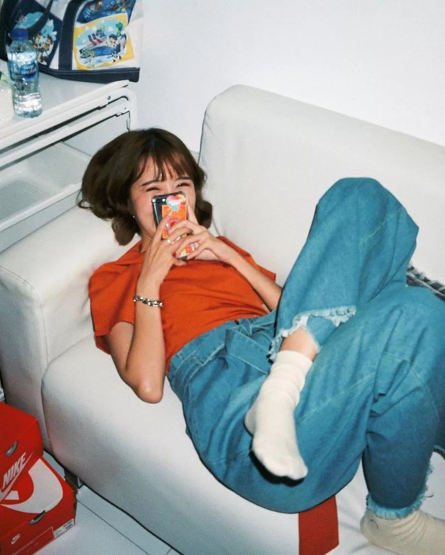 Ngo&agrave;i m&agrave;u v&agrave;ng, gam m&agrave;u cam đất cũng cực đẹp v&agrave; th&iacute;ch nhất l&agrave; l&ecirc;n đồ sống ảo kh&ocirc;ng ch&ecirc; v&agrave;o đ&acirc;u được - Ảnh 10.