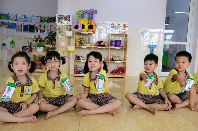 Hơn 1 triệu trẻ mẫu giáo và học sinh tiểu học toàn thành phố Hà Nội tham gia chương trình Sữa học đường, đạt tỷ lệ 87,7% - Ảnh 7.