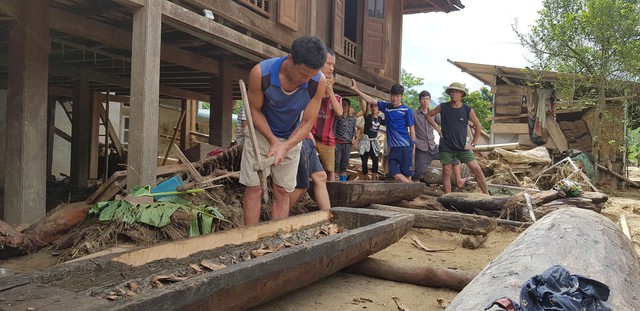 Tình người sau trận đại hồng thủy ở Sa Ná - Ảnh 2.