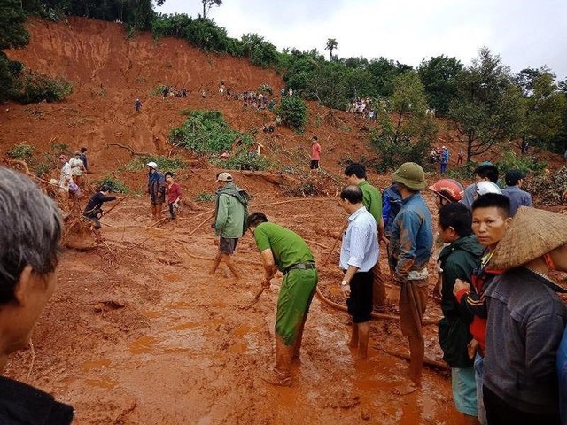 Đắk Nông: Tìm thấy 3 nạn nhân bị quả đồi nuốt chửng do mưa lớn - Ảnh 1.