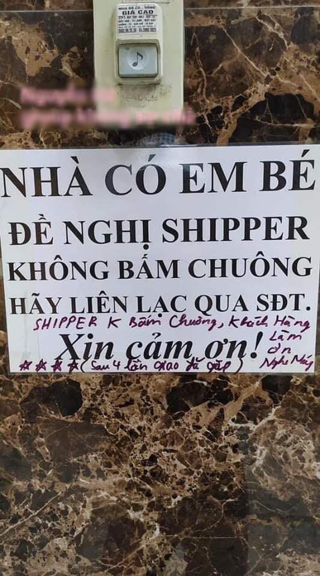 Không muốn shipper bấm chuông, nào ngờ gặp phải giao hàng có tâm để lại lời nhắn “bao hài” - Ảnh 1.