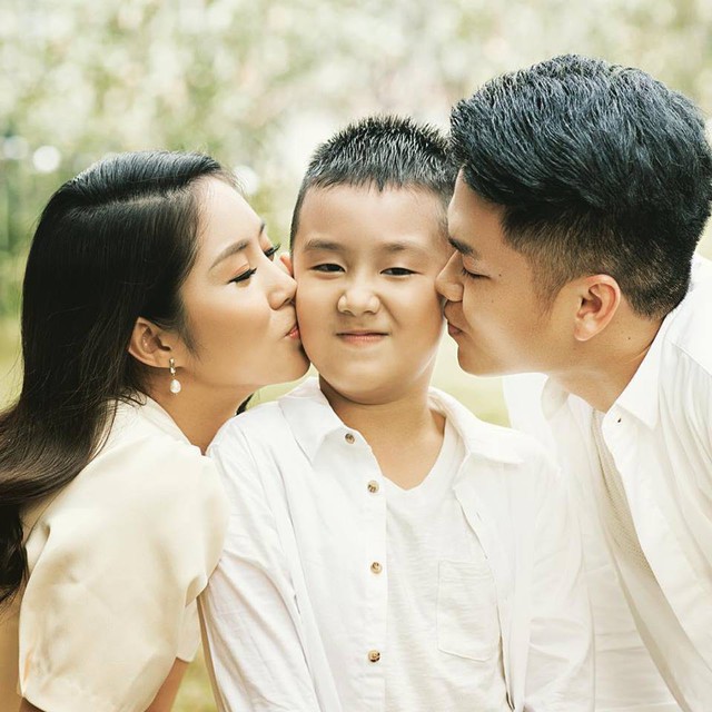 Qua một lần đò, những sao nữ Vbiz này vẫn được chồng yêu chiều, ai thấy cũng ghen tị - Ảnh 9. Qua một lần đò, những sao nữ Vbiz này vẫn được chồng yêu chiều, ai thấy cũng ghen tị - Ảnh 9.