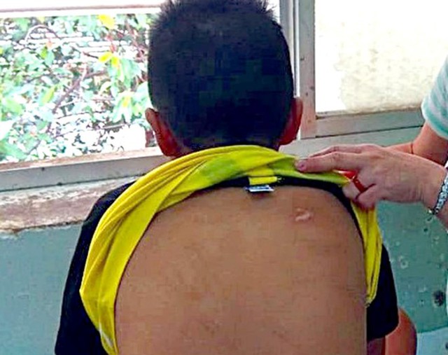 Khởi tố cư sĩ đánh bé trai 11 tuổi tại cơ sở tự tu ở Bình Thuận - Ảnh 2.