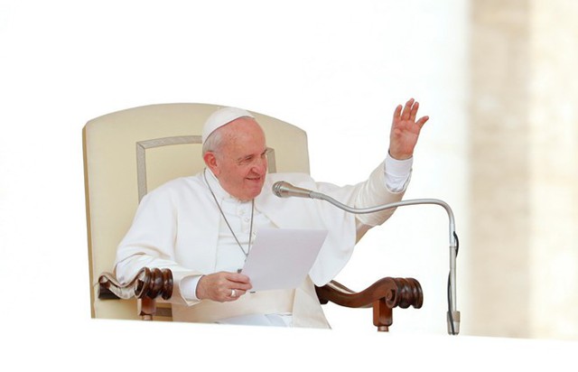 ‘Bão’ trên Twitter sau khi Giáo hoàng bị kẹt thang máy ở Vatican - Ảnh 1.