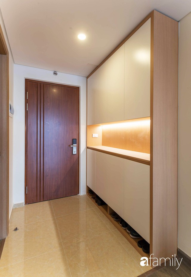 Với 250 triệu đồng, căn hộ 88m² đã được hoàn thiện xuất sắc với màu gỗ trầm ấm, sang trọng ở Hà Nội - Ảnh 1.
