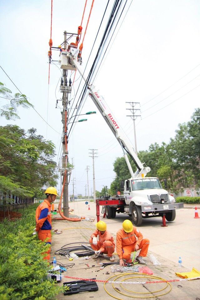 Tình hình hoạt động của EVNNPC tháng 8/2019 và mục tiêu, nhiệm vụ công tác tháng 9/2019 - Ảnh 1.