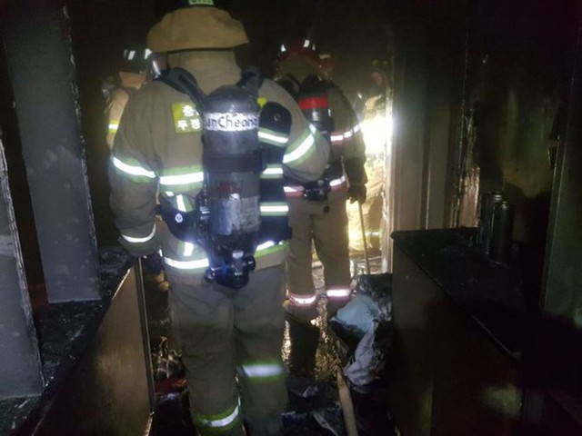 B&iacute; ẩn x&aacute;c hai mẹ con H&agrave;n Quốc trong tủ lạnh, nh&agrave; bị ch&aacute;y - Ảnh 2.