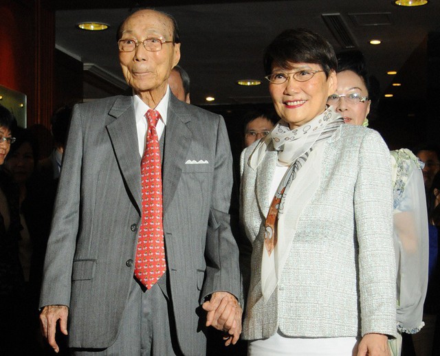 Chuyện tình huyền thoại nhưng gây tranh cãi của tỷ phú Hồng Kông: Yêu ròng rã suốt 45 năm trời và lễ cưới được tổ chức khi đã 90 tuổi - Ảnh 5.