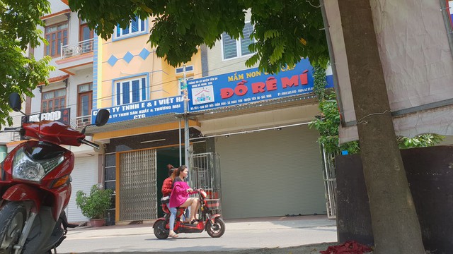 Cận cảnh nơi đỗ chiếc xe đưa đón có bé trai 3 tuổi bị bỏ quên suốt 9 giờ đồng hồ ở Bắc Ninh - Ảnh 3.