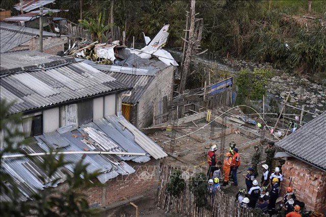 Lại rơi máy bay ít nhất 7 người thiệt mạng - Ảnh 1.
