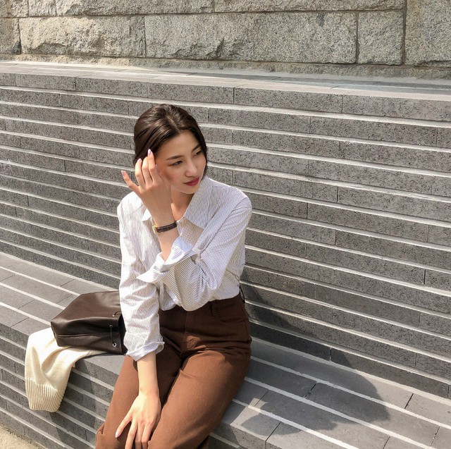 Có một kiểu áo sơ mi đang rất được lòng các sao nữ xứ Hàn: Diện lên trẻ trung, thu gọn vóc dáng - Ảnh 13.