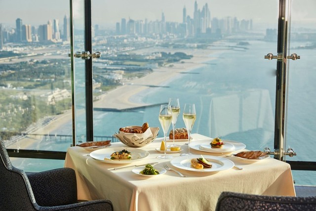 Độ xa xỉ của khách sạn 7 sao dành cho giới siêu giàu ở Dubai - Ảnh 7.